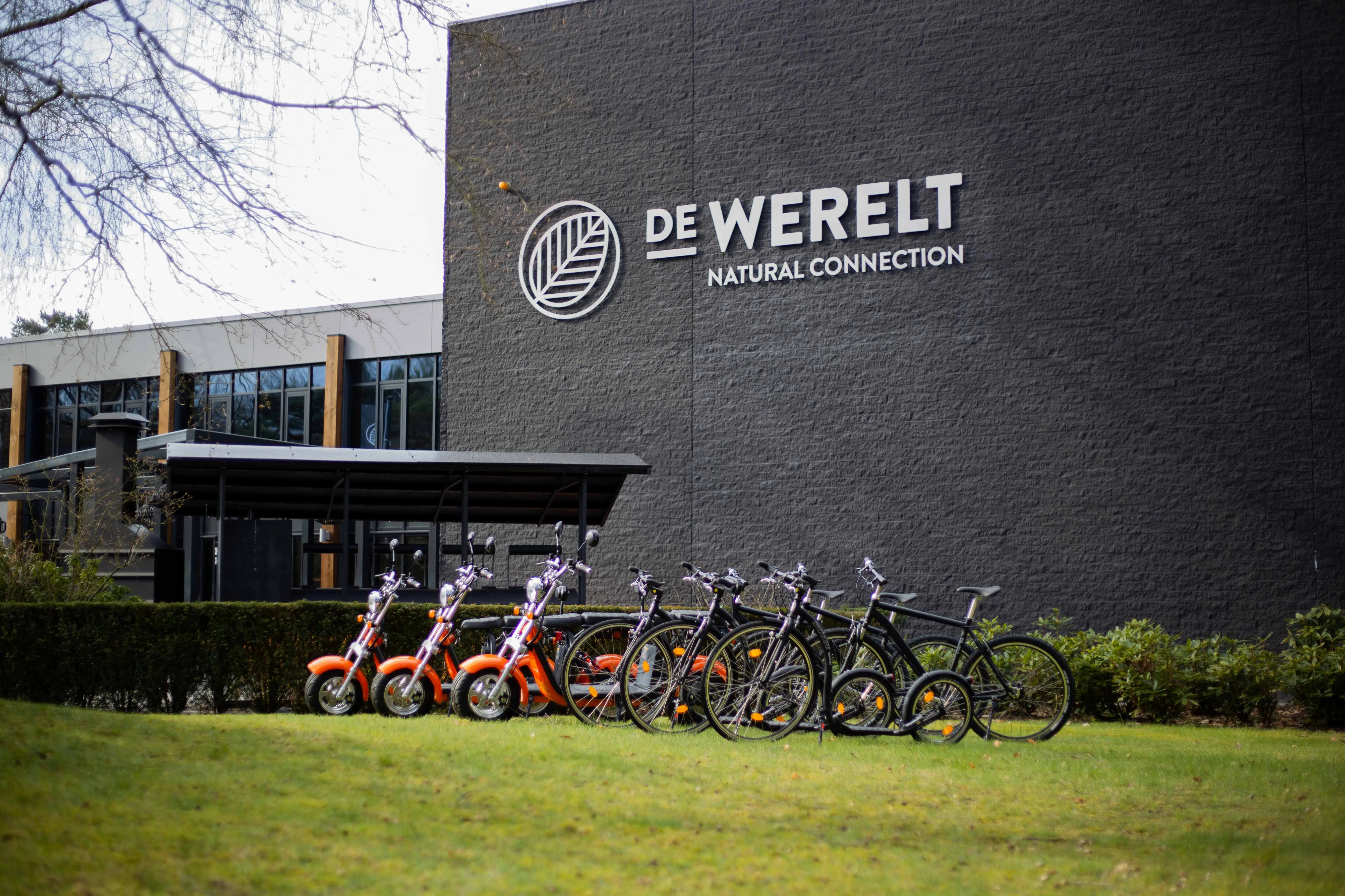 Exterior of Hotel de Werelt in Lunteren with bikes for a stay on the Veluwe